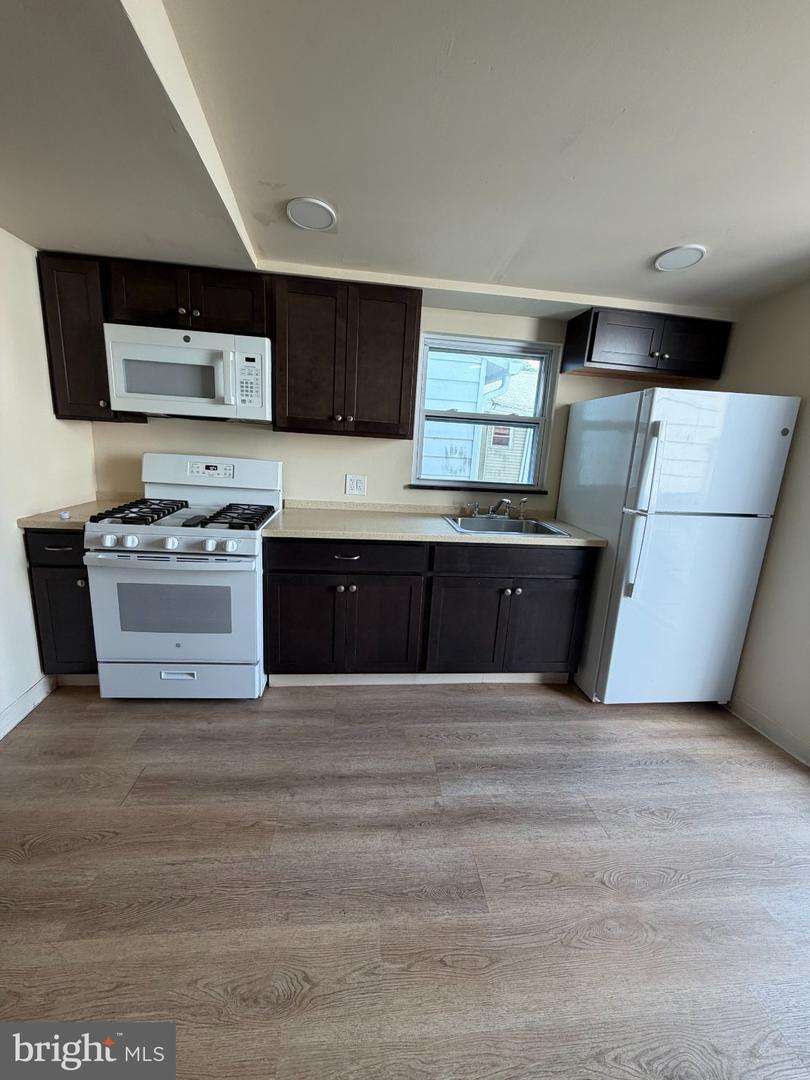 227 E Broad St unit 2 – photo 2