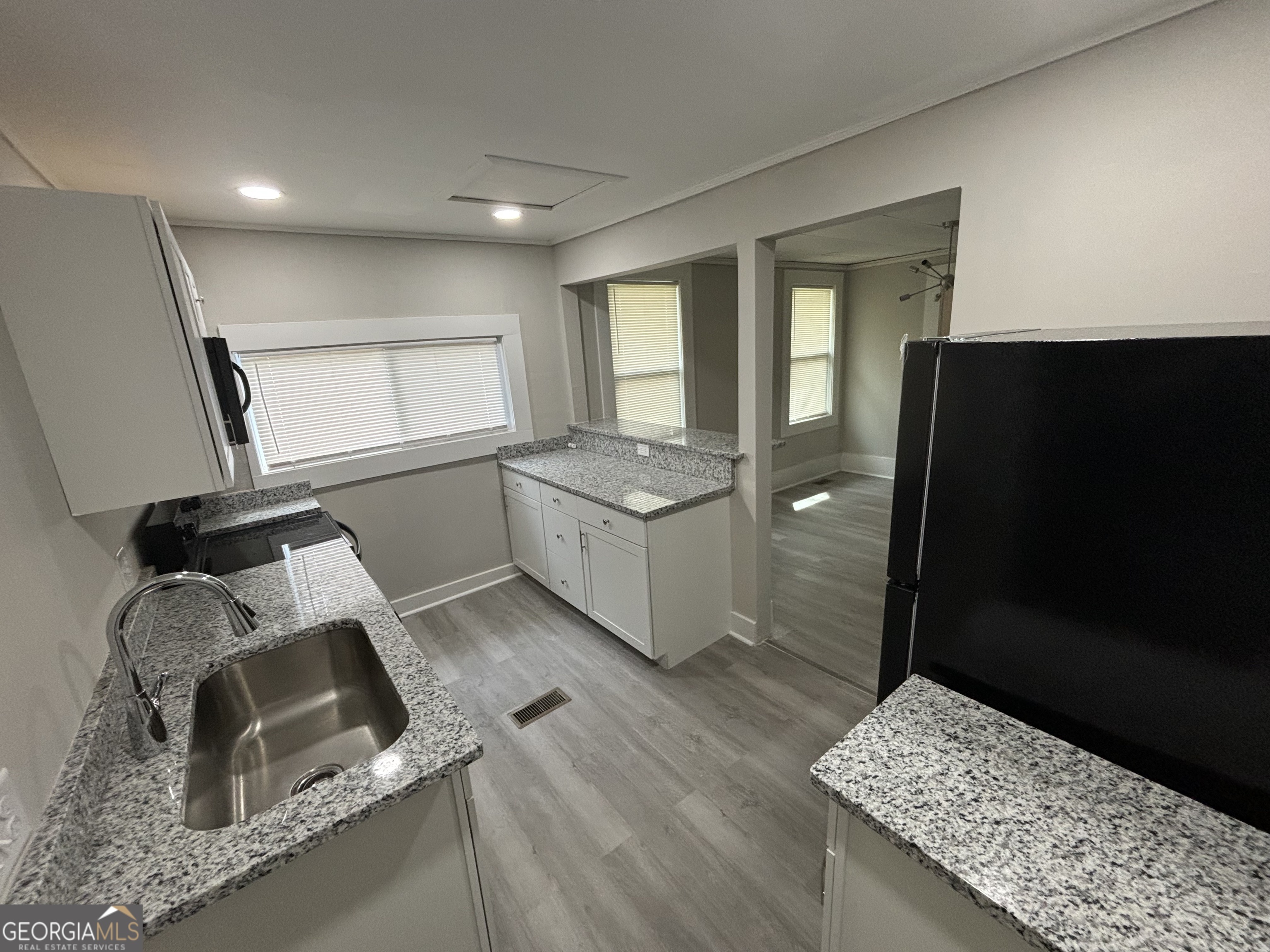 747 Harrold St – photo 4