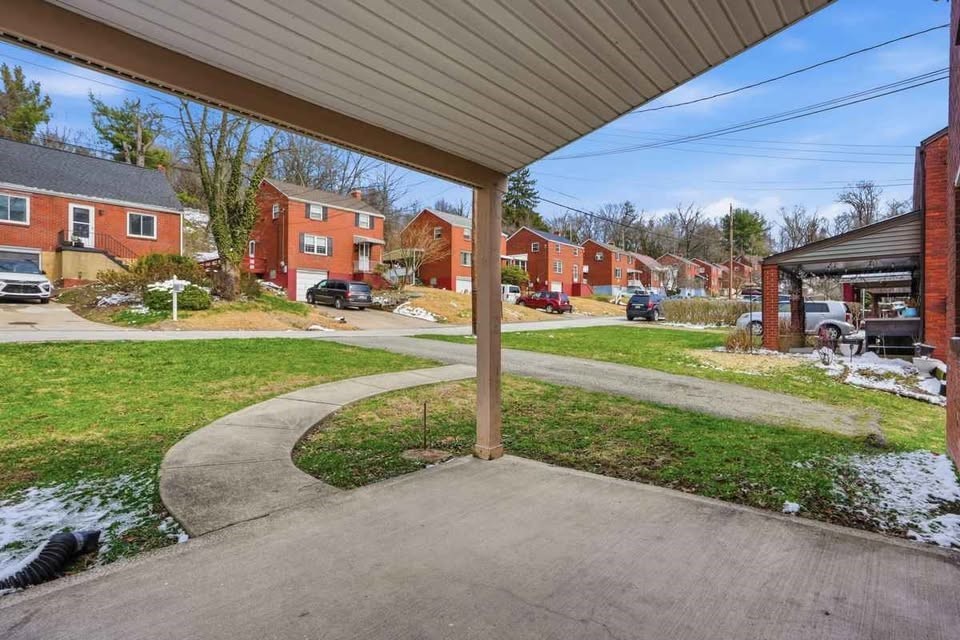 1219 Circle Dr – photo 2