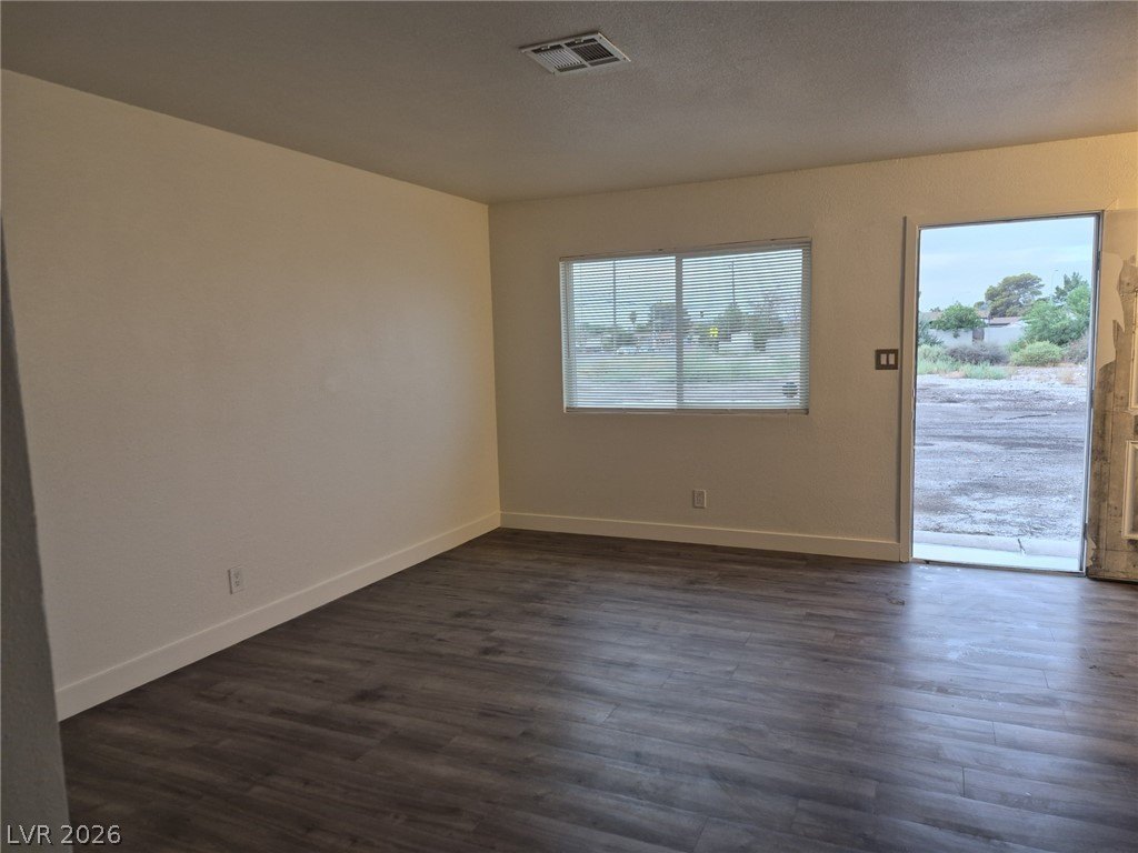 1831 N Walnut Rd #C – photo 4