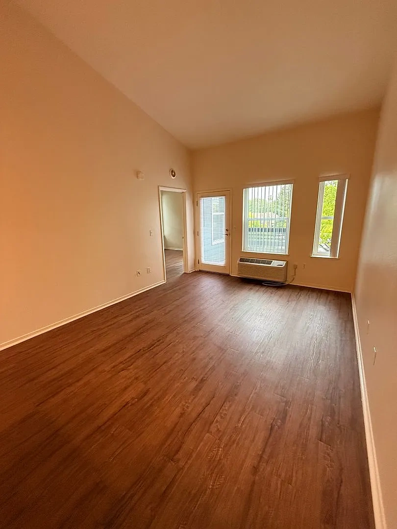 Lenzen Square Apartments – photo 5