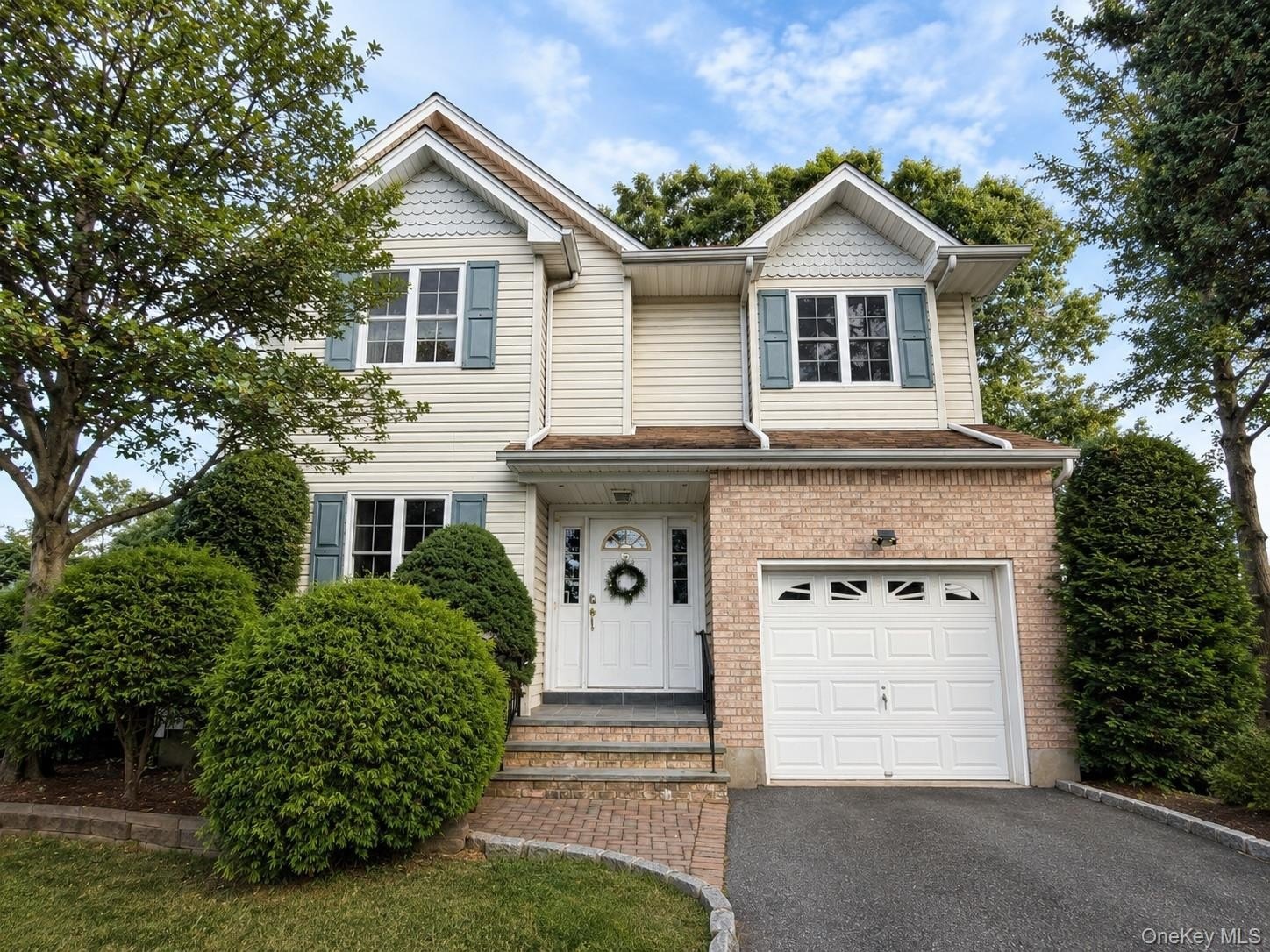 35 Willis Ave – photo 1
