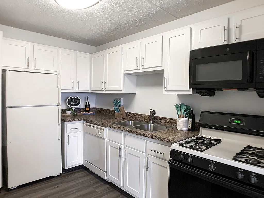 Pine Ridge Apartments – photo 3