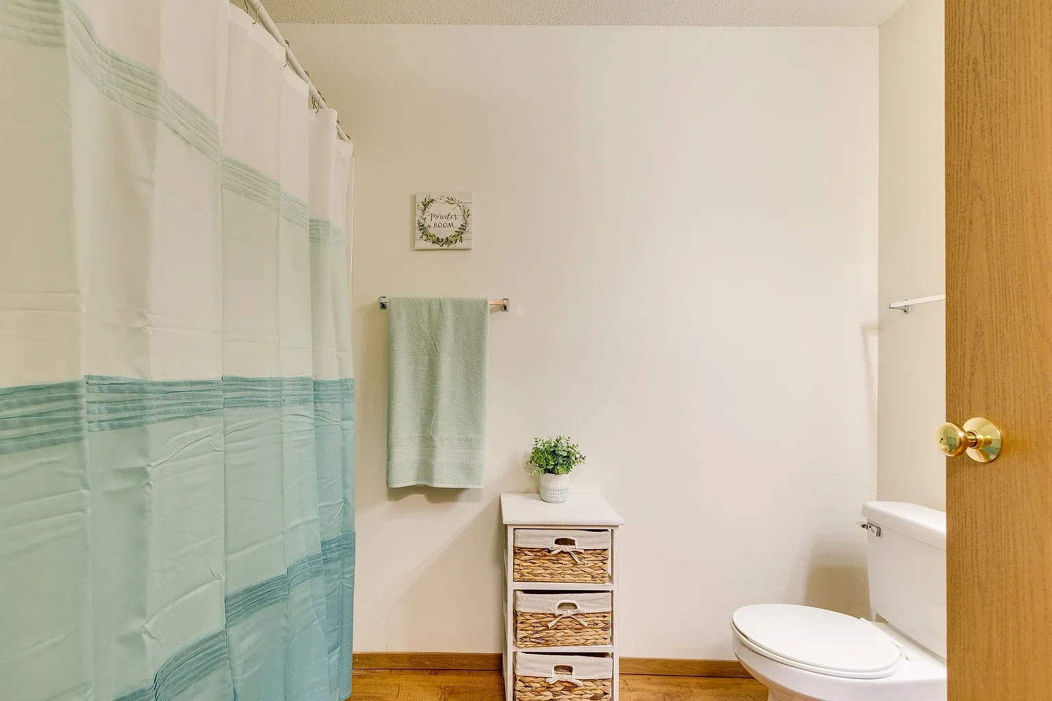 Dakota E & W Apartments – photo 5