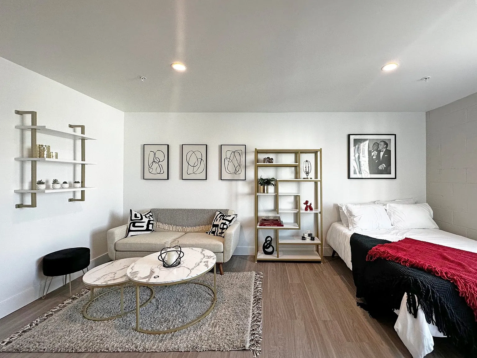 DLUX Lofts - Modern Downtown Studios – photo 5