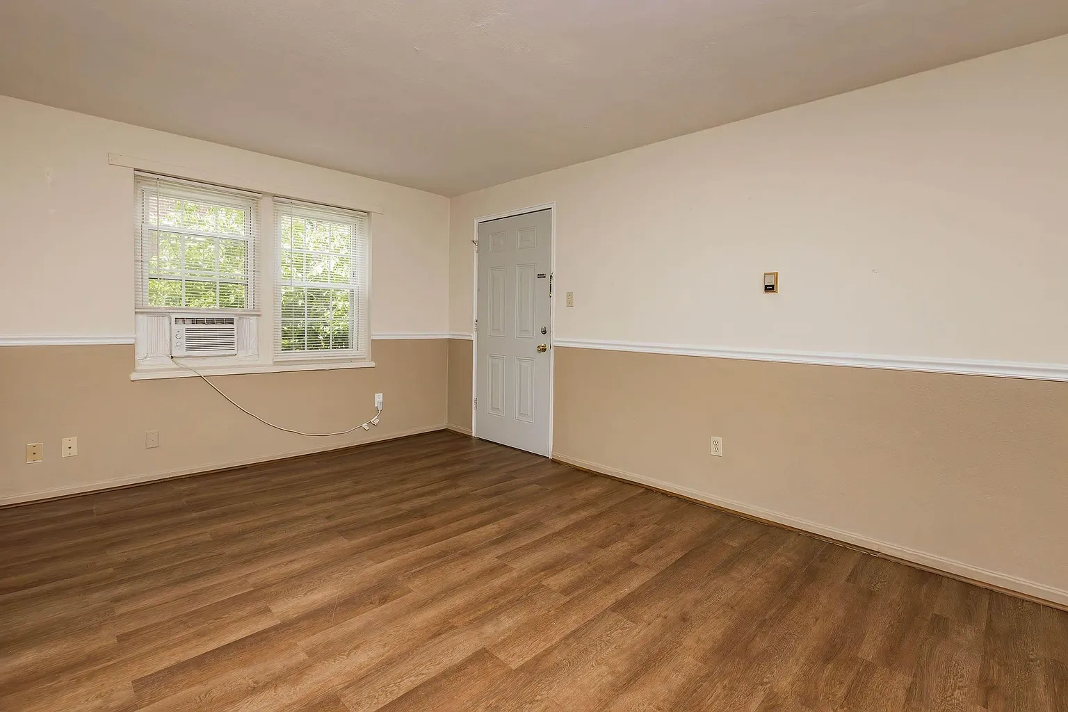 Grandin Village Apartments – photo 1