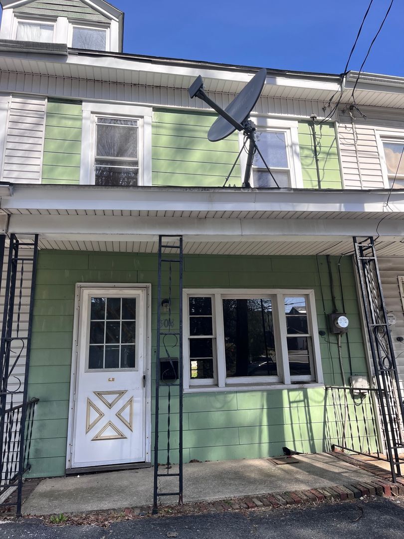 504 Laurel St – photo 1