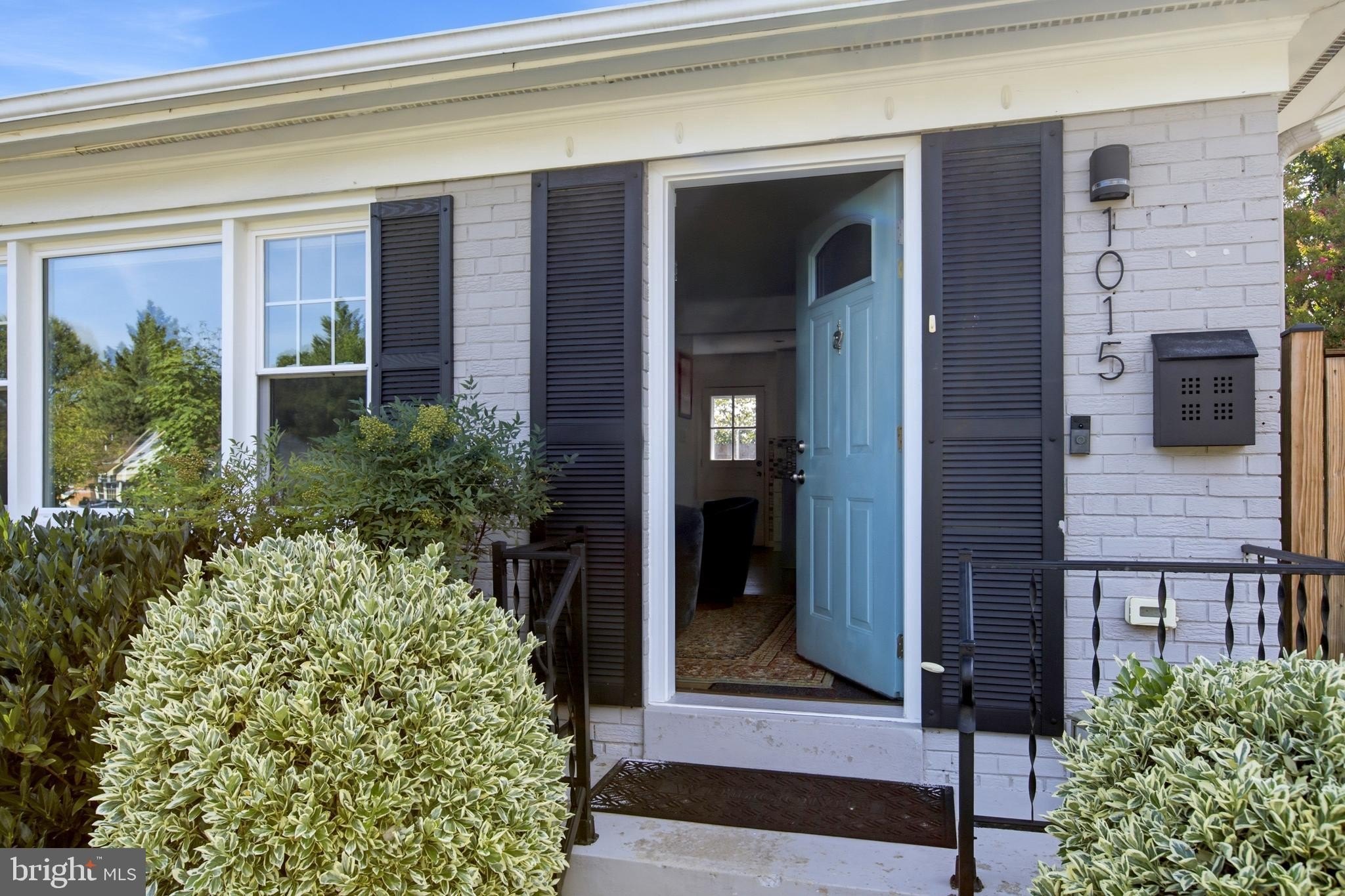 1015 Woods Pl – photo 2