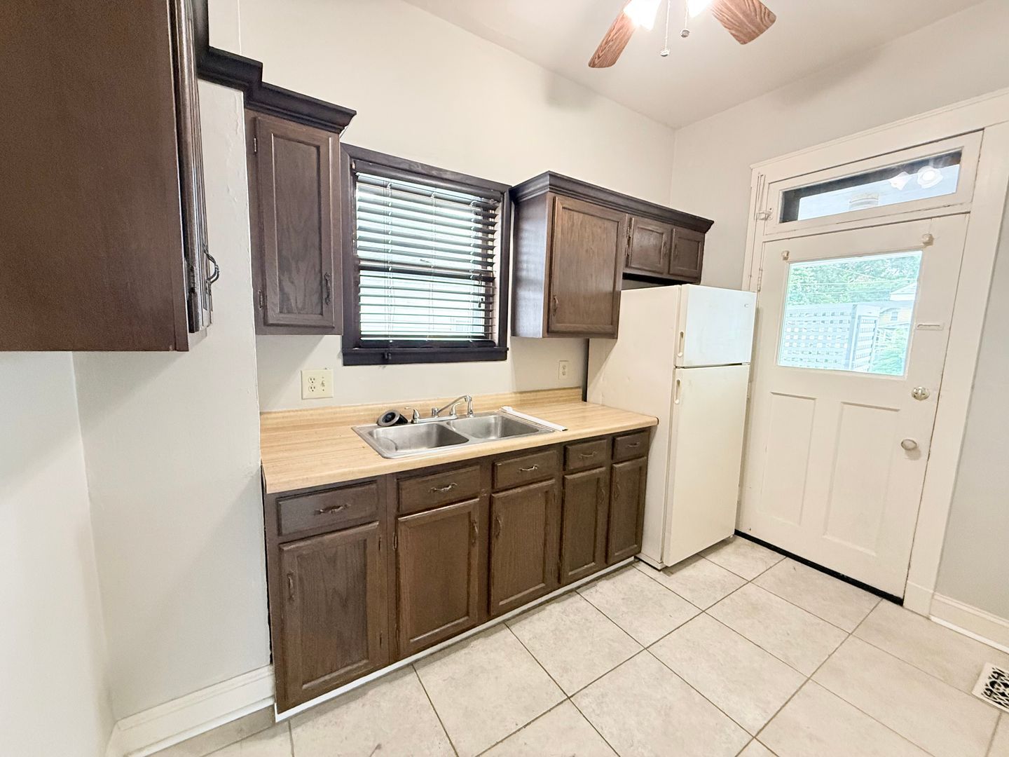522 E Chestnut St unit Unit 1 – photo 4
