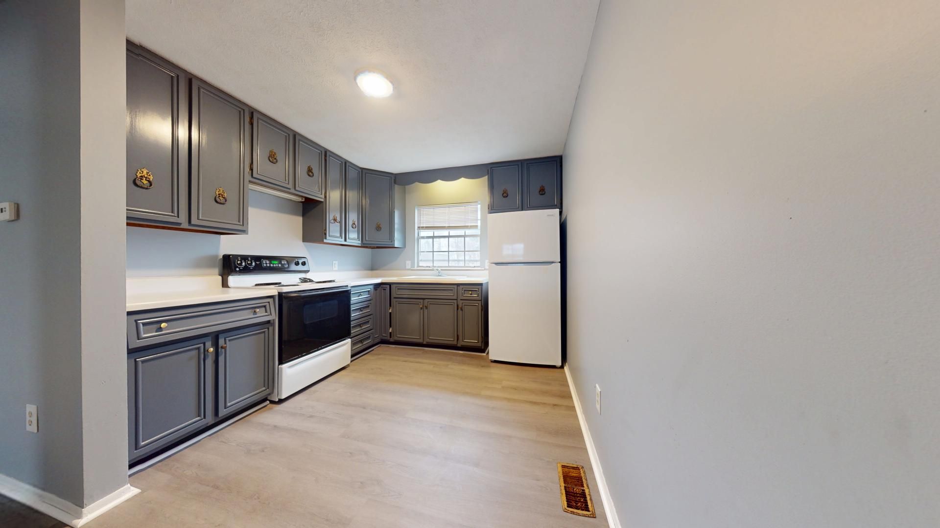 448 Broadview Ave unit 452 – photo 2