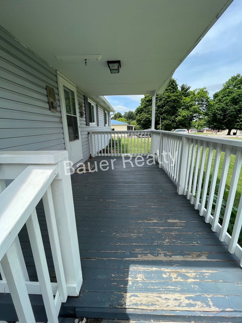 816 James St – photo 2
