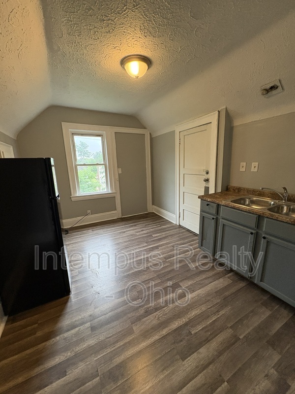 942 Eddy Rd unit # 3 – photo 2