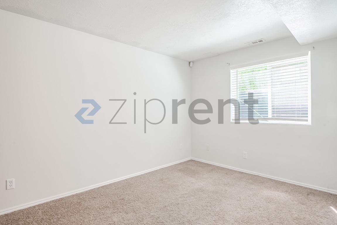 1024 West 700 S – photo 5