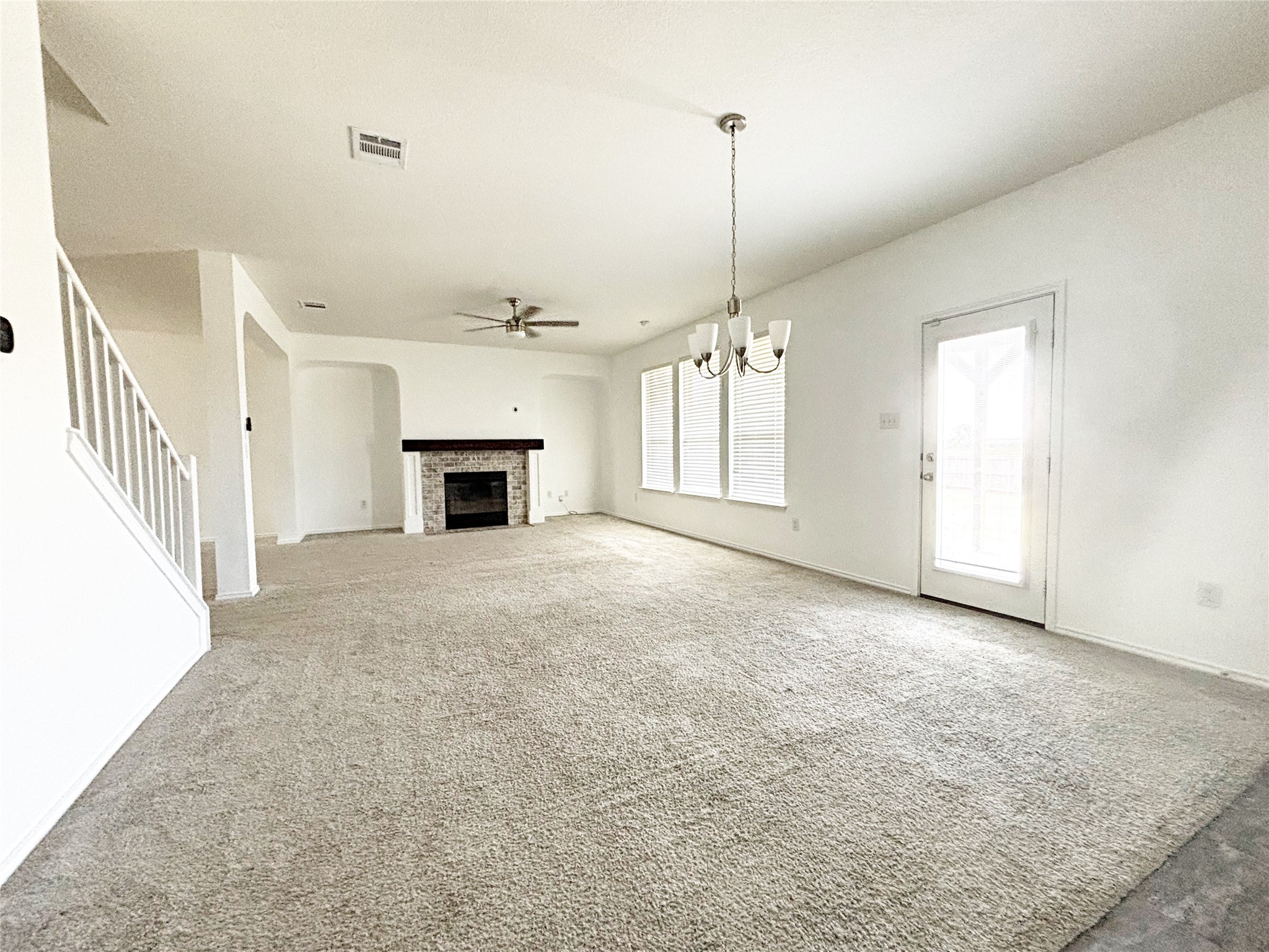 1720 Foxglove Dr – photo 5