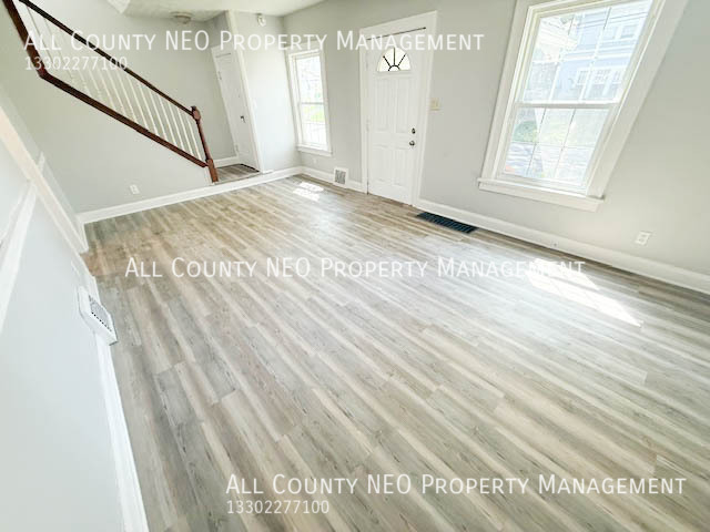 900 Roslyn Ave SW – photo 5