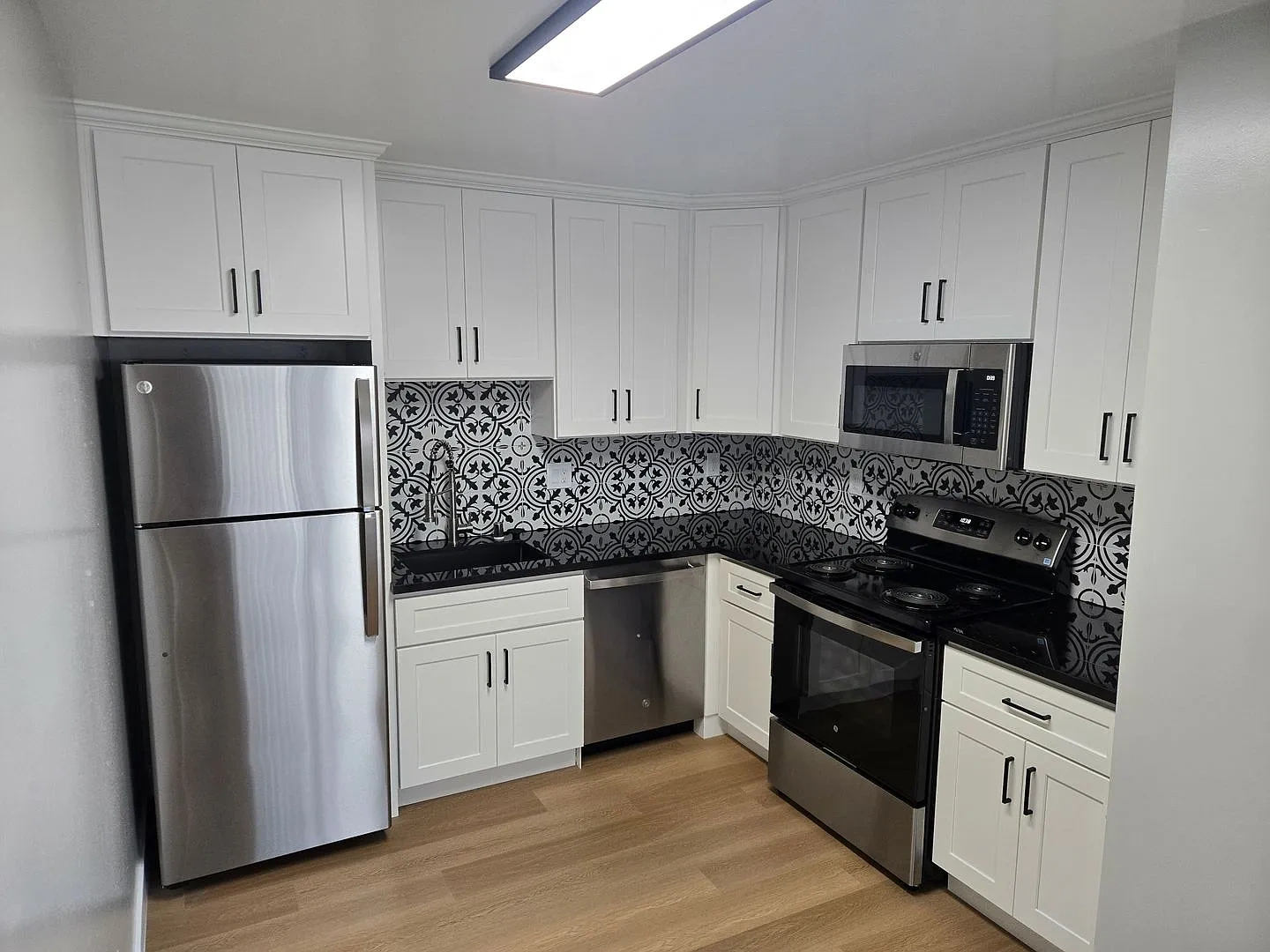 PARKWEST APARTMENTS – photo 2