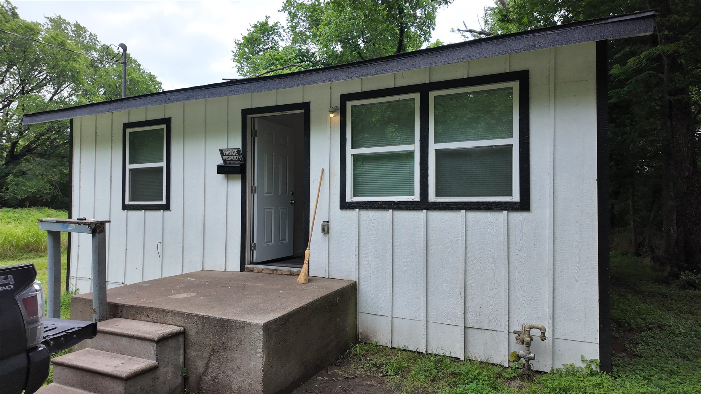 1001 E Park Ave – photo 1