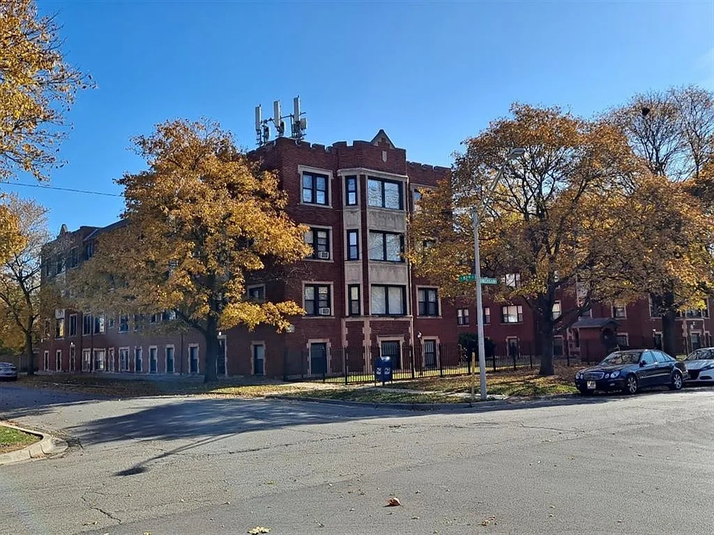 8201 S Michigan Avenue – photo 4