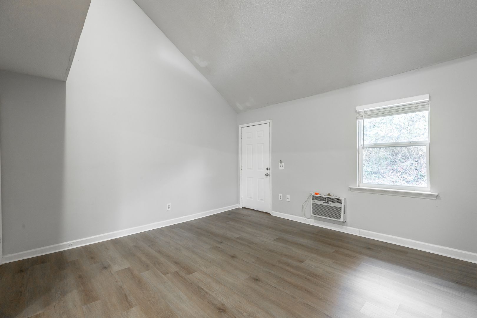 4499 Delashmitt Rd unit 4499-B – photo 3