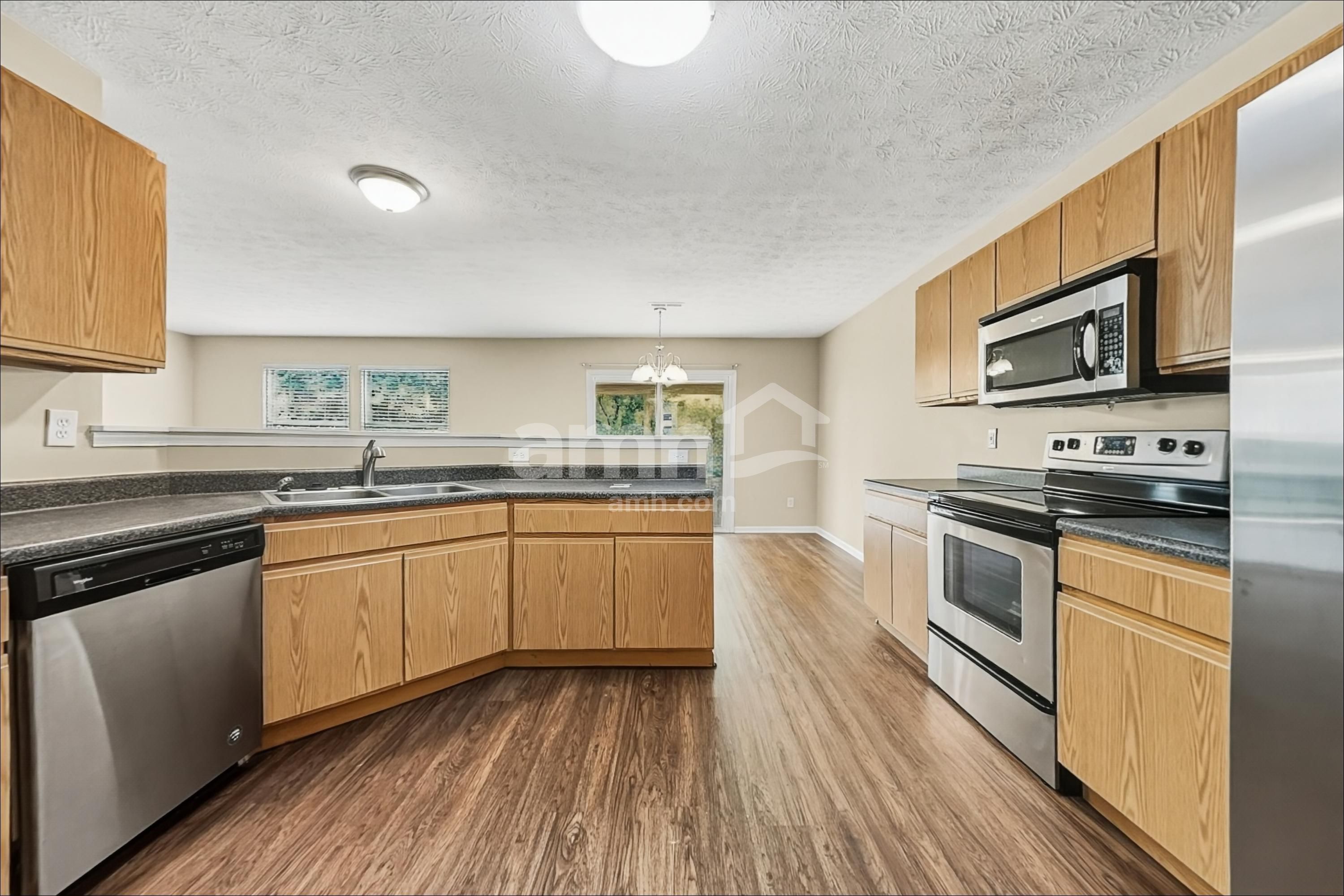220 Hartford Ct – photo 4