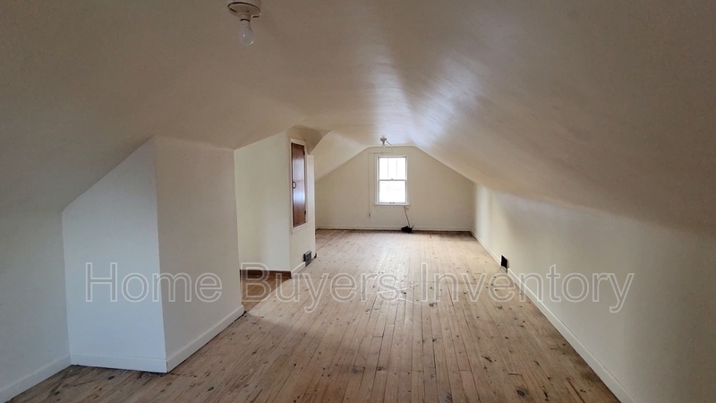 2249 Ridgelawn Ave – photo 2