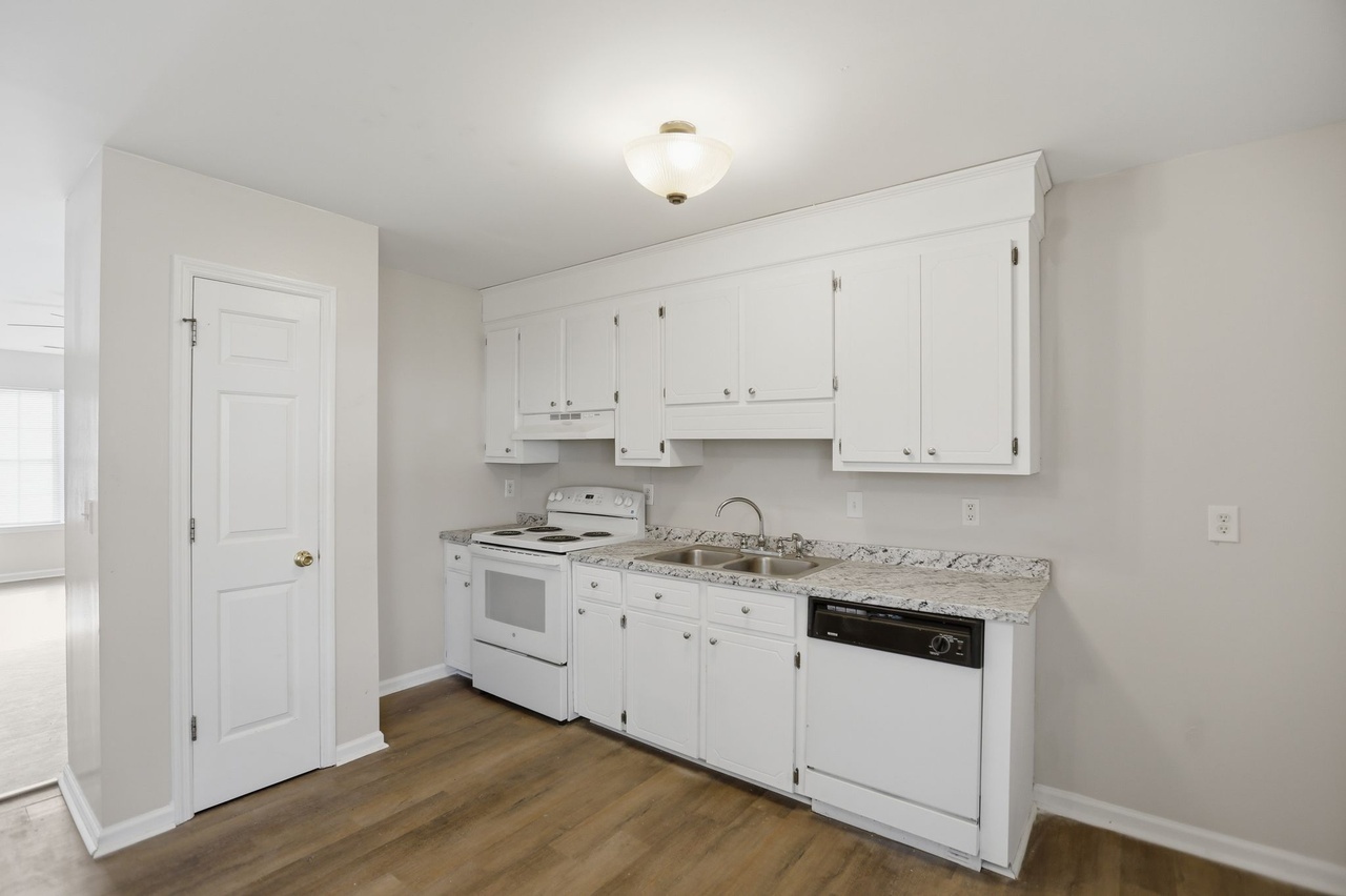 4060 Cedars Pkwy – photo 2