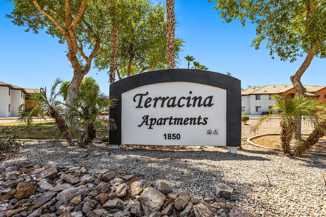 Terracina Apartments – photo 2