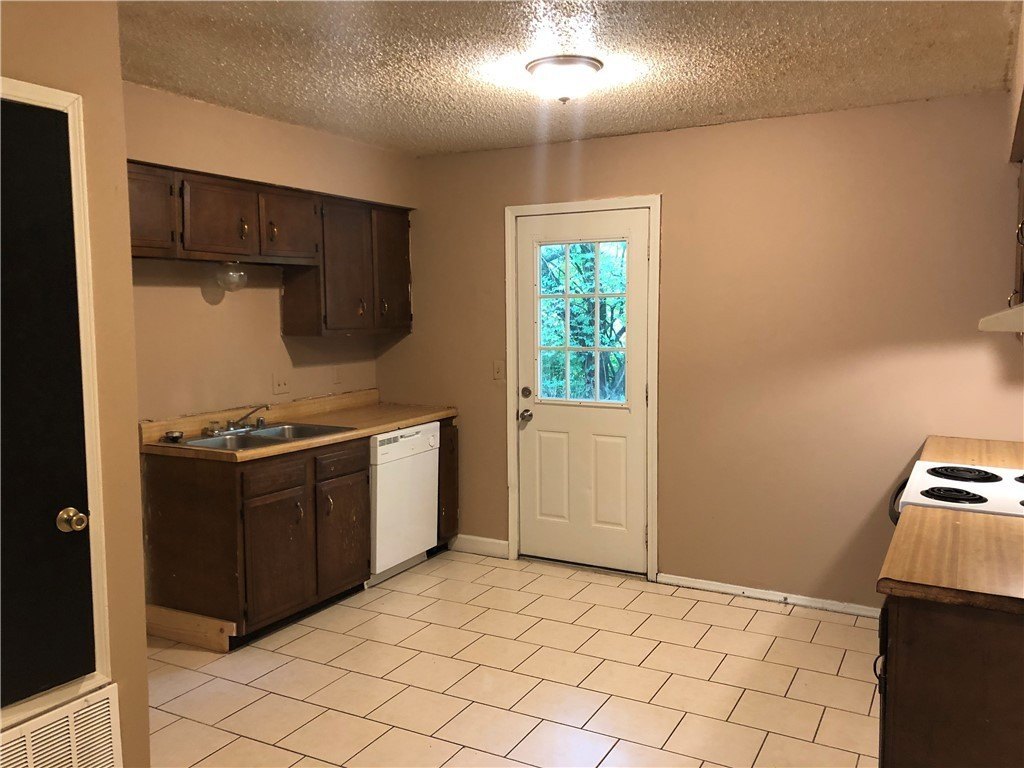 605 N Betty Jo Dr #2 – photo 4