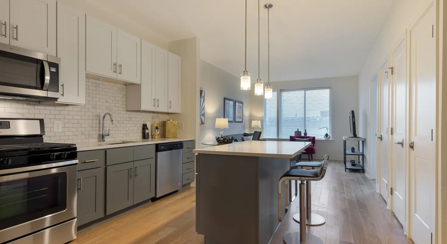 19 East – photo 3