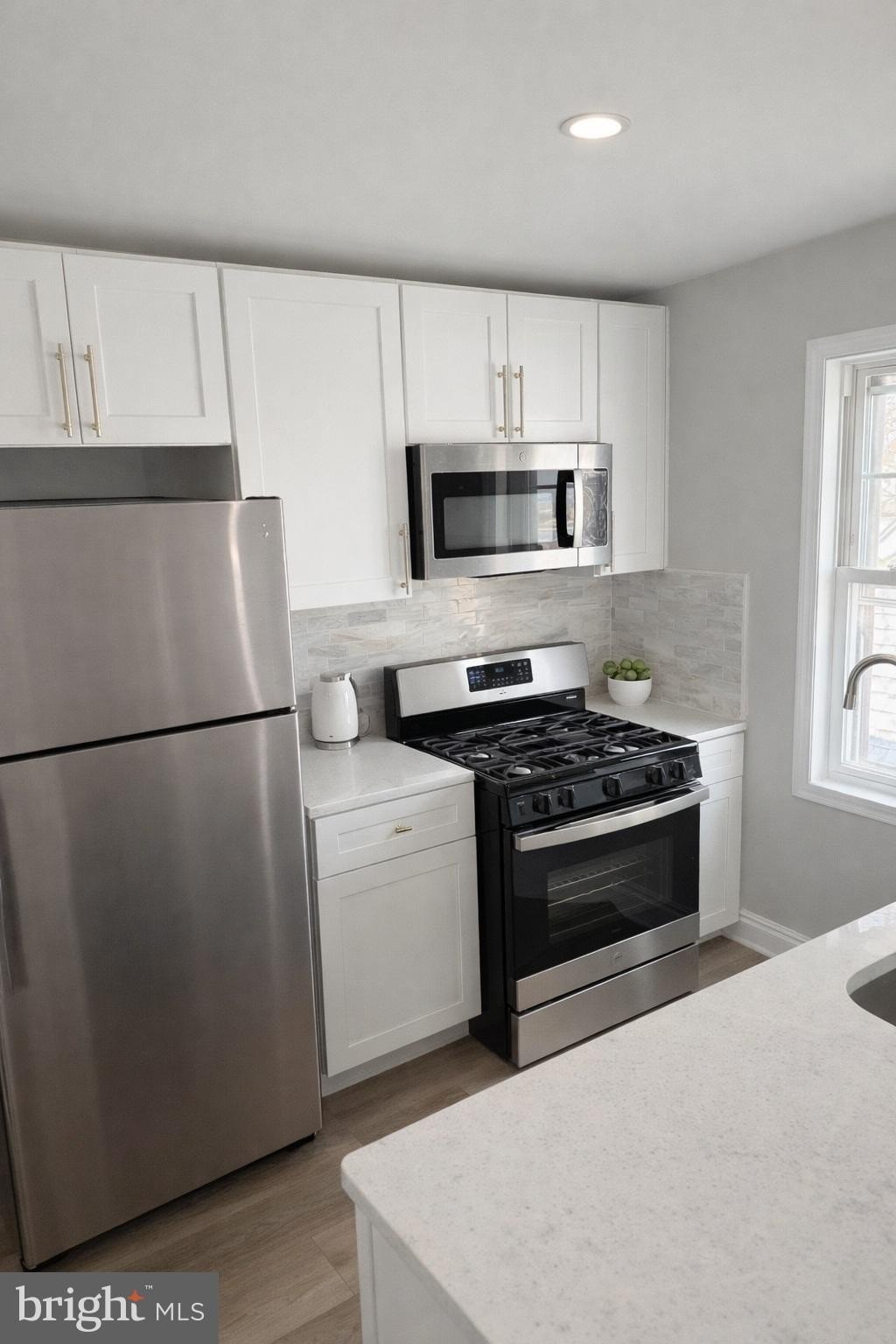 166 East Ave #A – photo 2