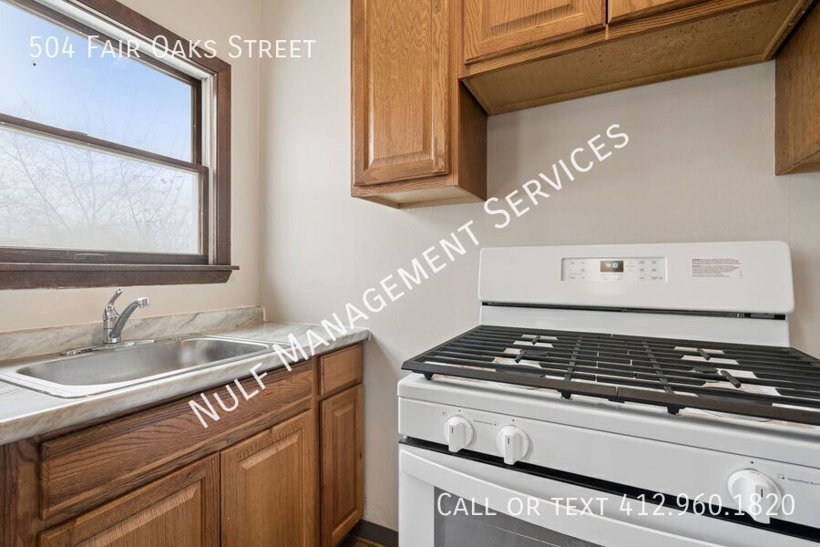 504 Fair Oaks St – photo 2