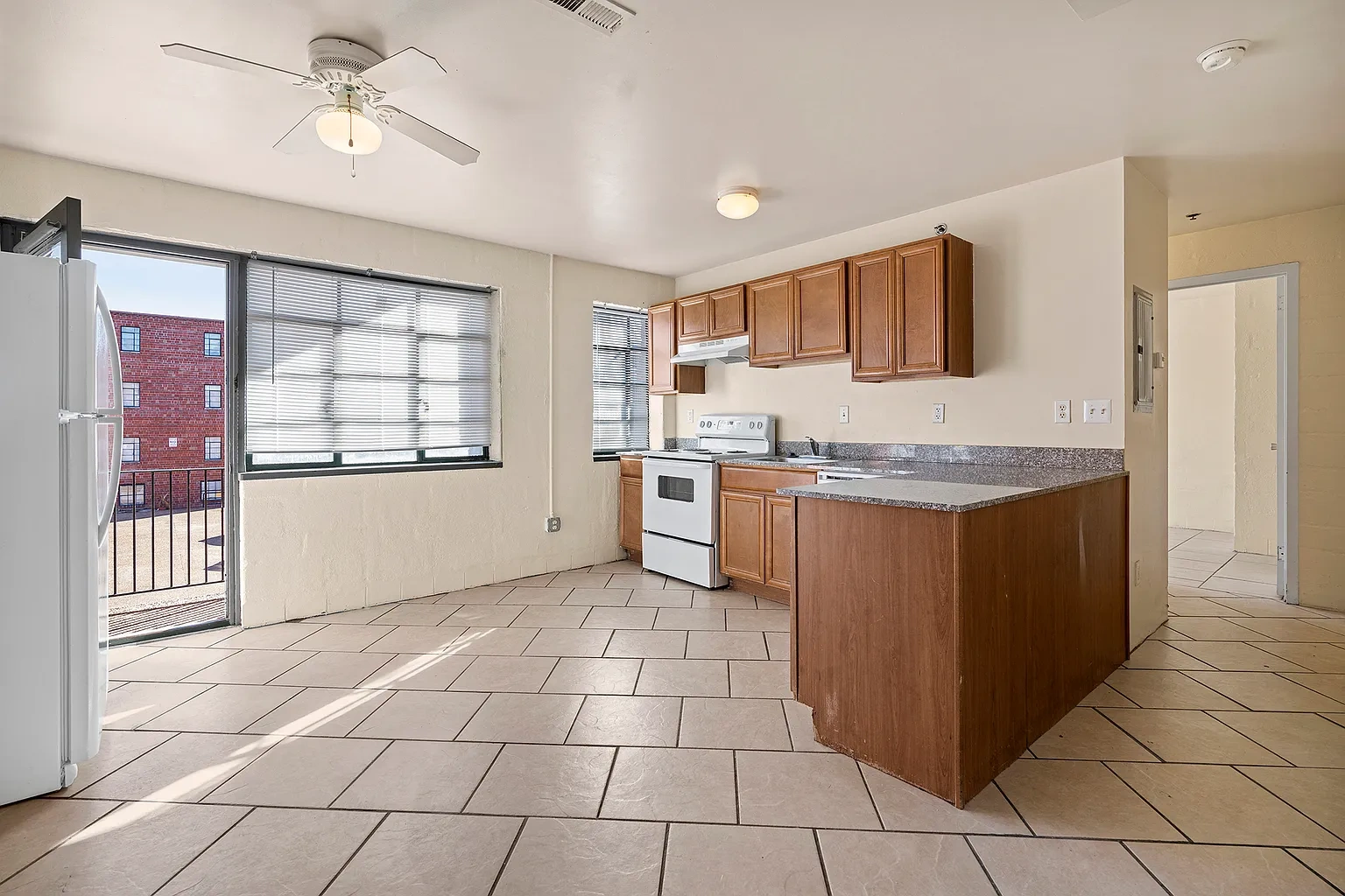 Collins Terrace Apartments – photo 4