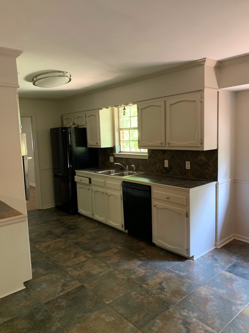 755 Burgin Ave – photo 3