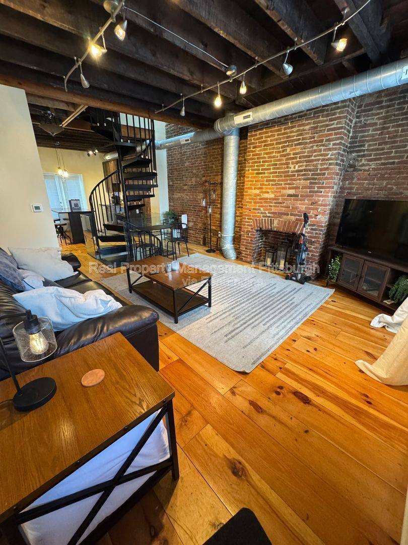 47 Van Braam St – photo 1