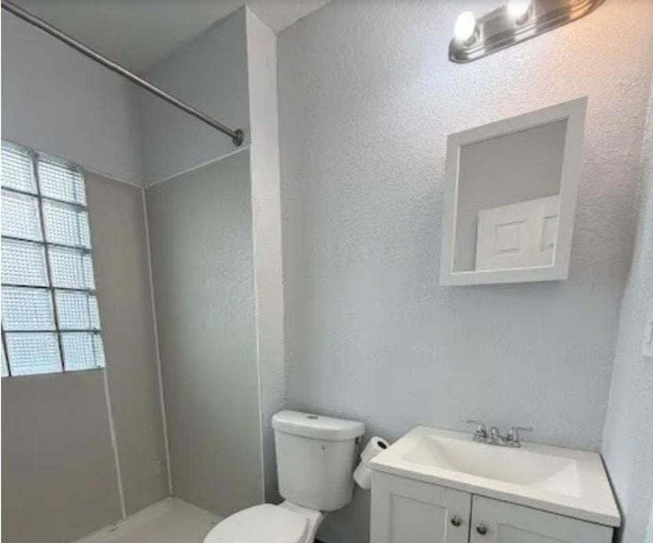 3294 E 146th St unit 3294 E 146th Street - Upper Level – photo 4