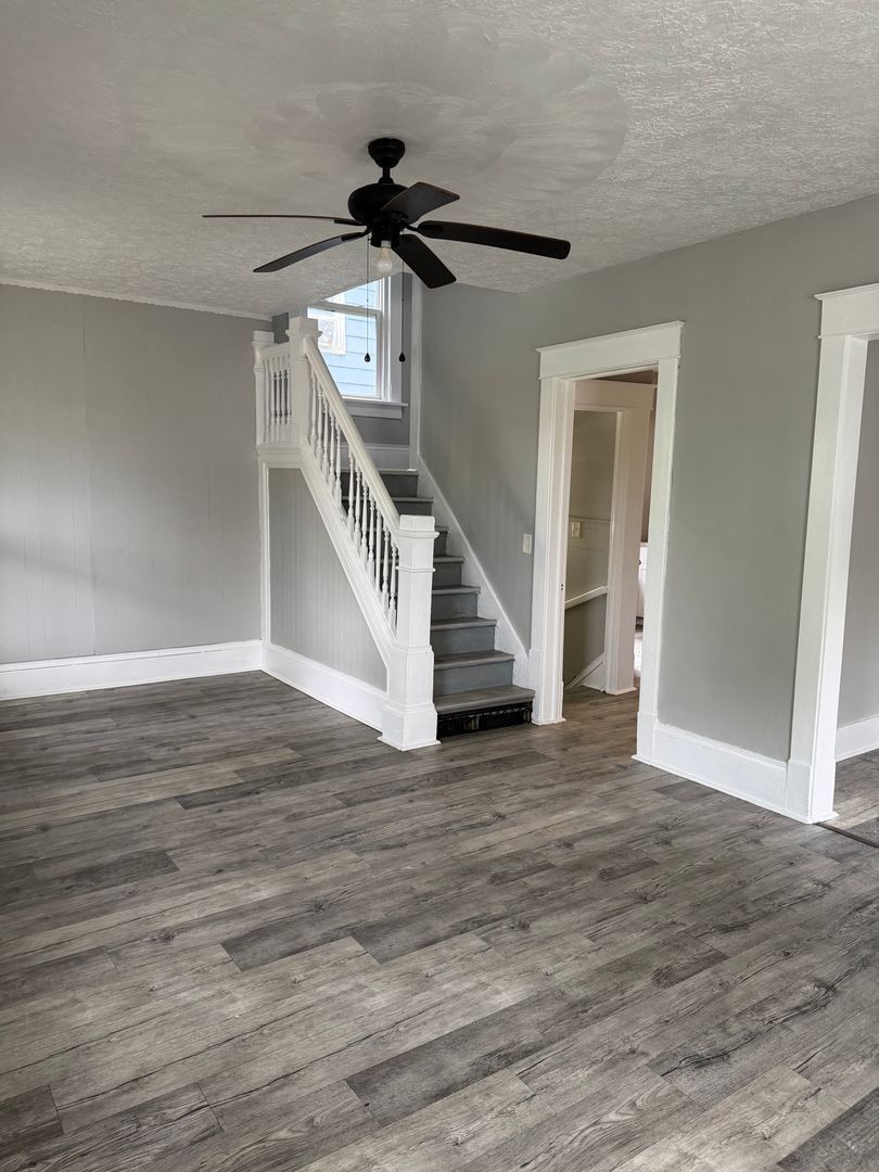 1615 Rowland Ave NE – photo 5