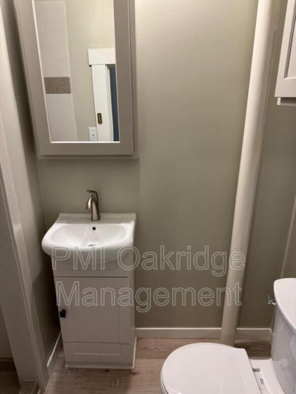 104 W 1st St – photo 4