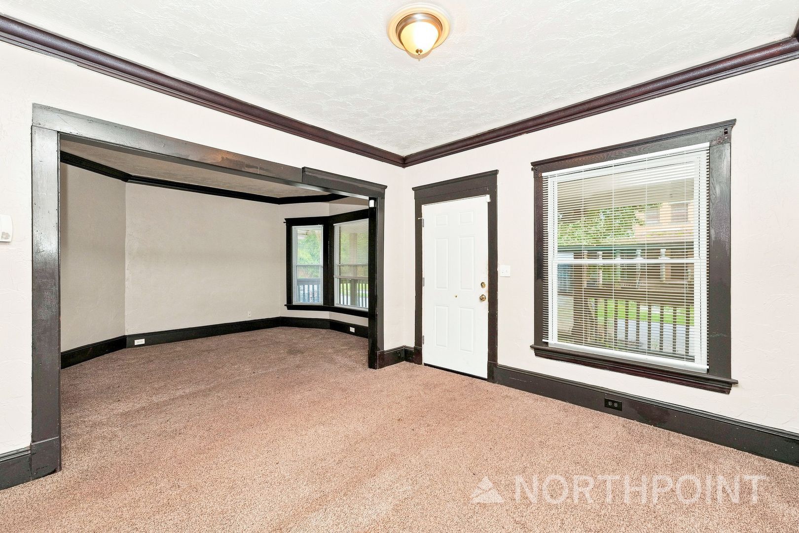 10911 Hathaway Ave – photo 2