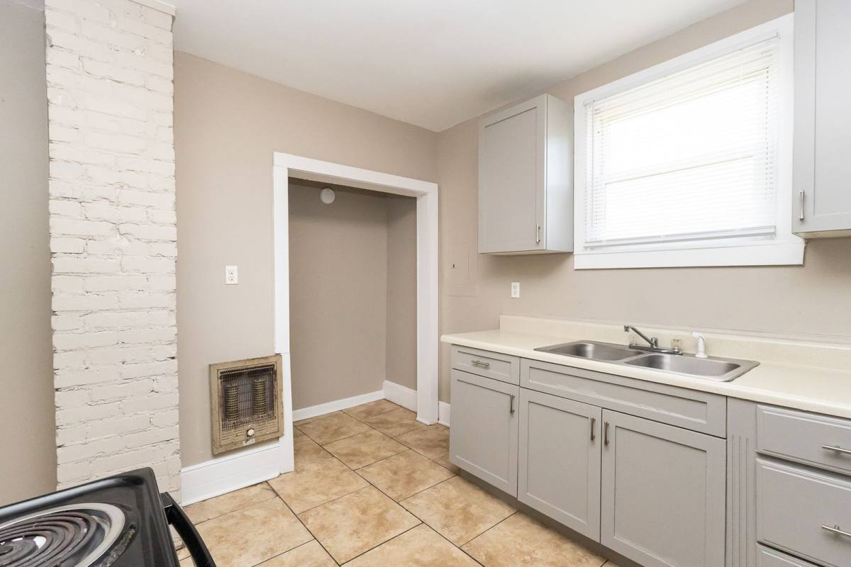 457 Roanoke Ave – photo 4