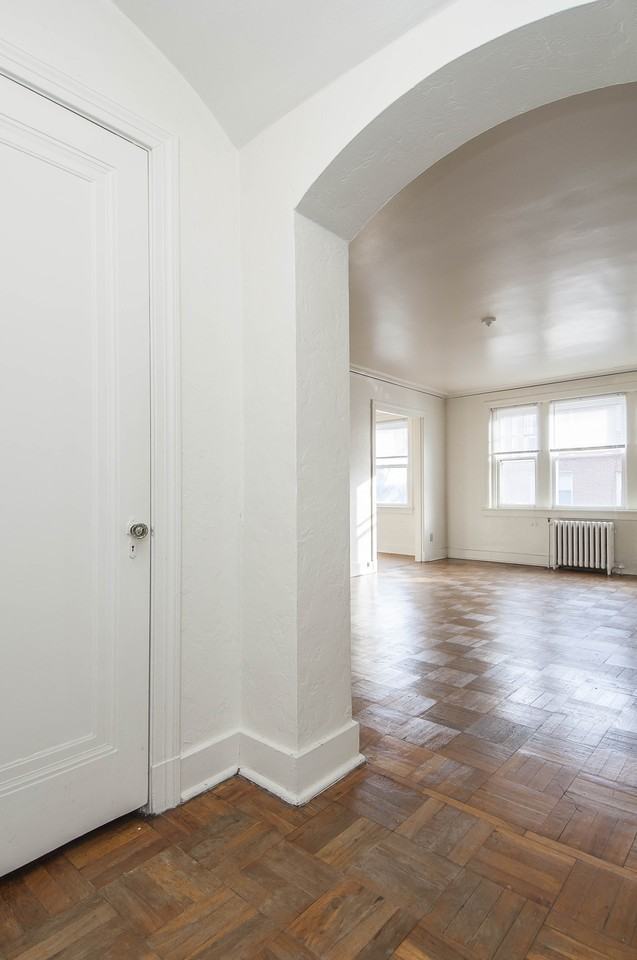 5646 Hobart St unit 4 – photo 4
