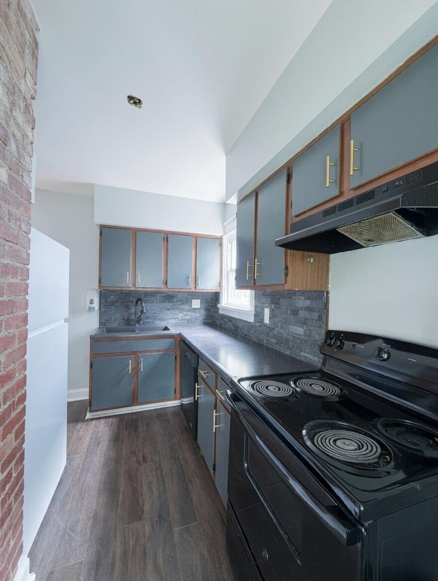 490 E Oakland Ave – photo 1