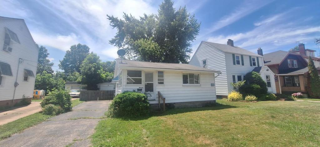 19000 Monterey Ave – photo 1