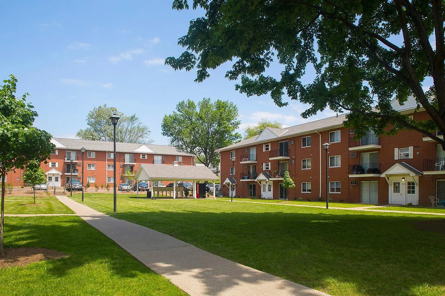 St Charles Court Apartments – photo 2