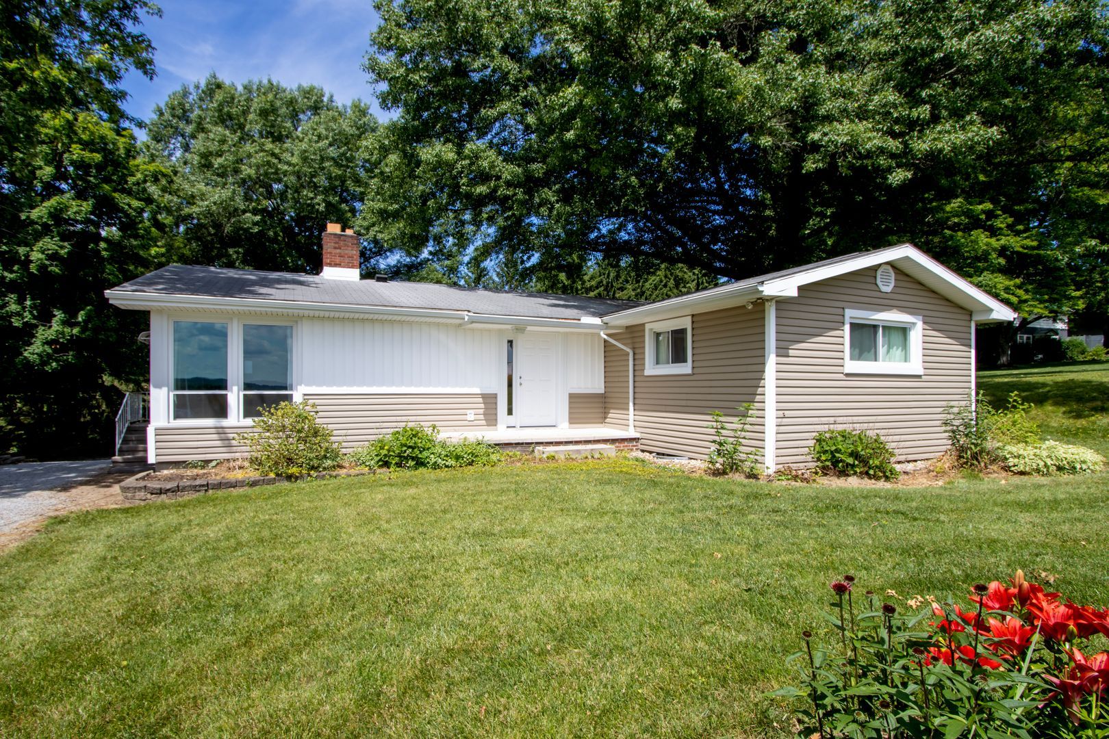 11018 Mt Eaton Rd N – photo 1
