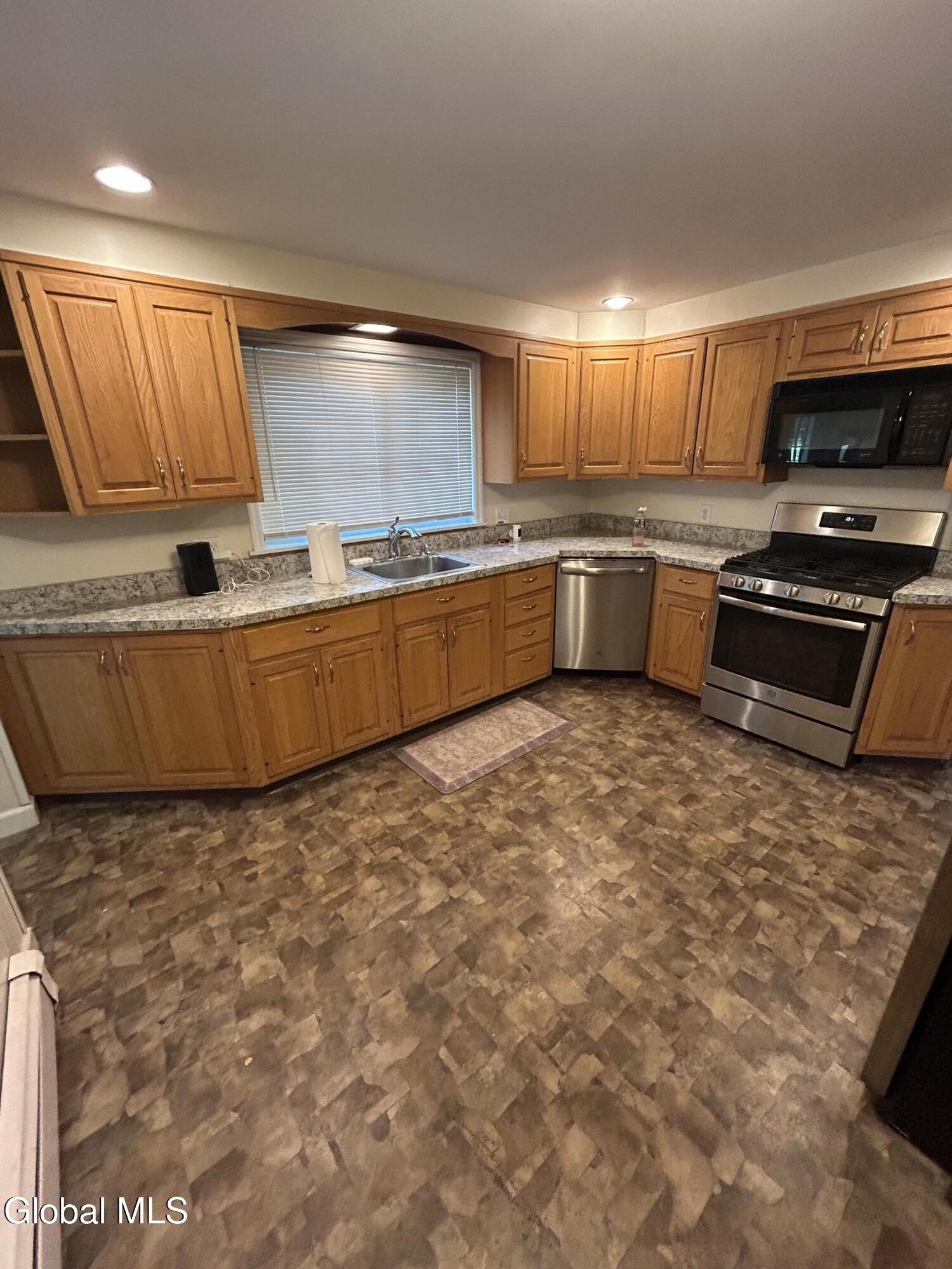 17 Pinewood Rd – photo 3
