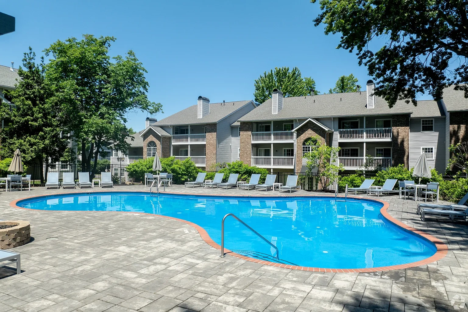 Barrington Place Apartments – photo 2