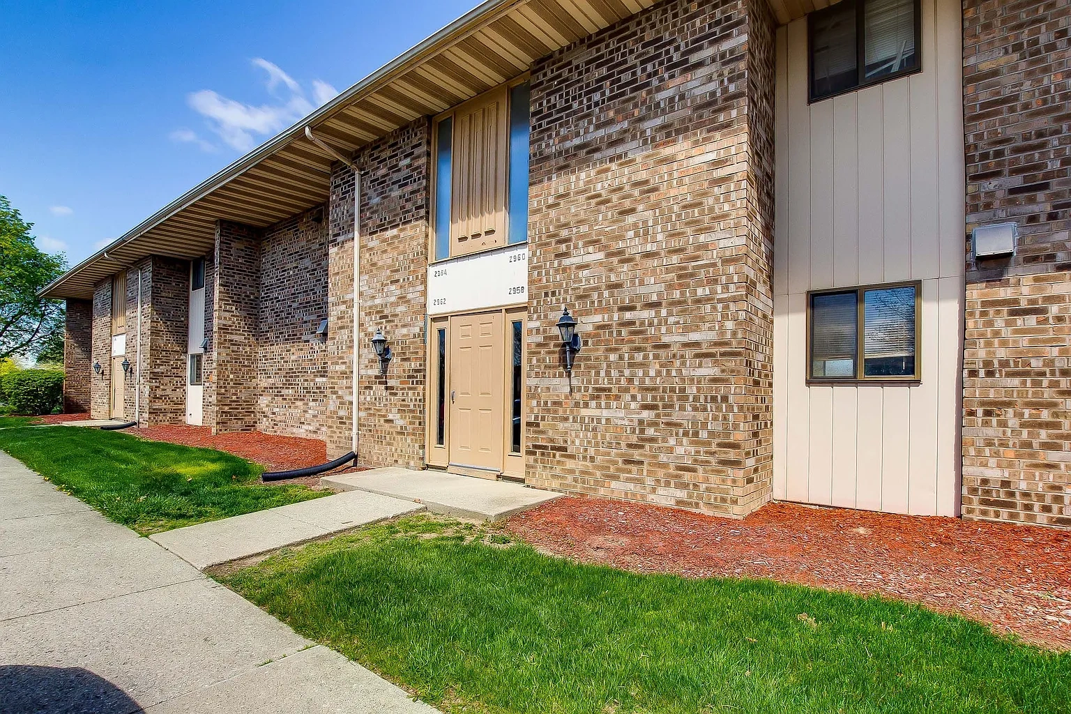 Black Hawk Apartments – photo 5