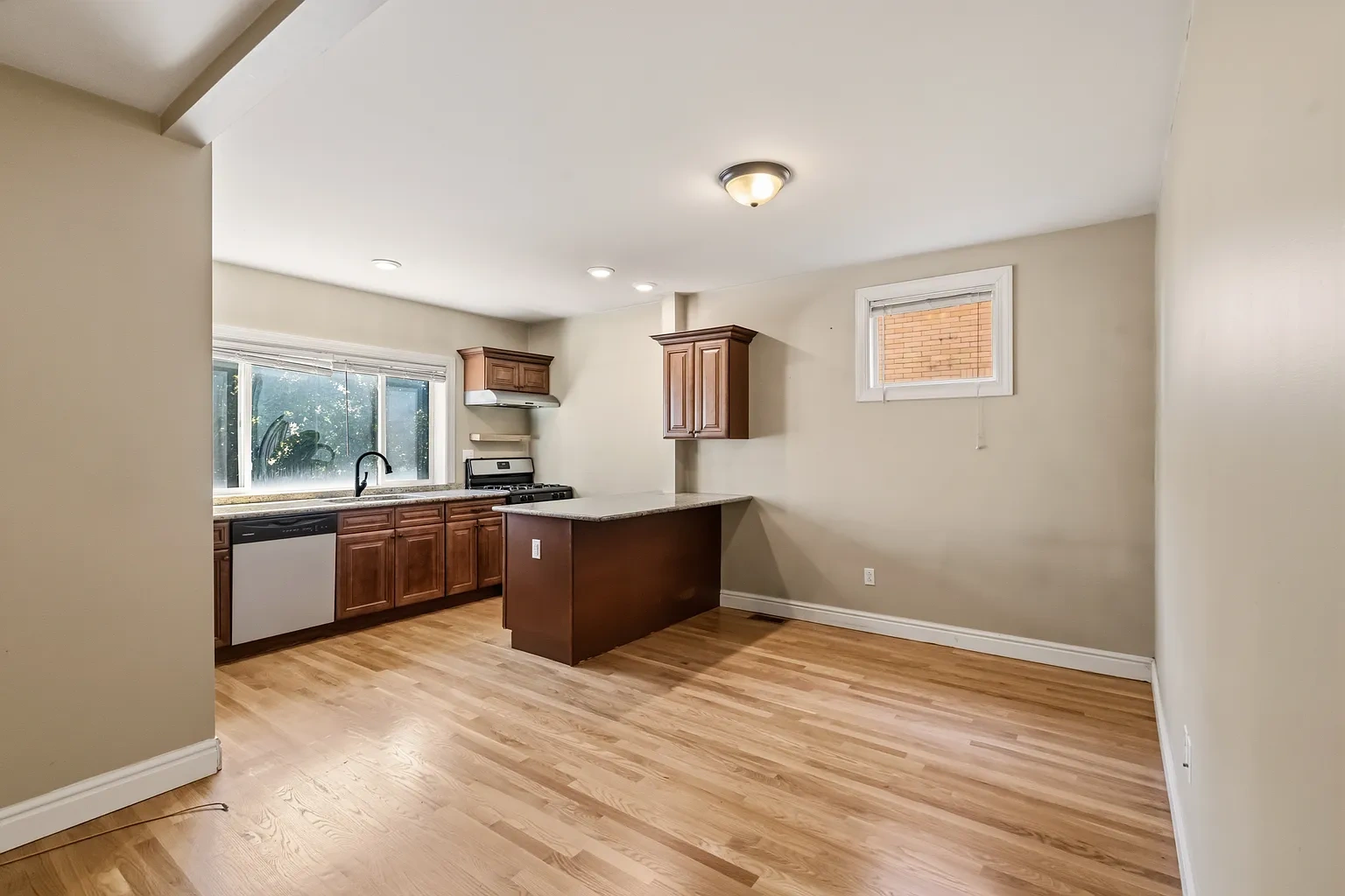 5836 Beacon St – photo 4