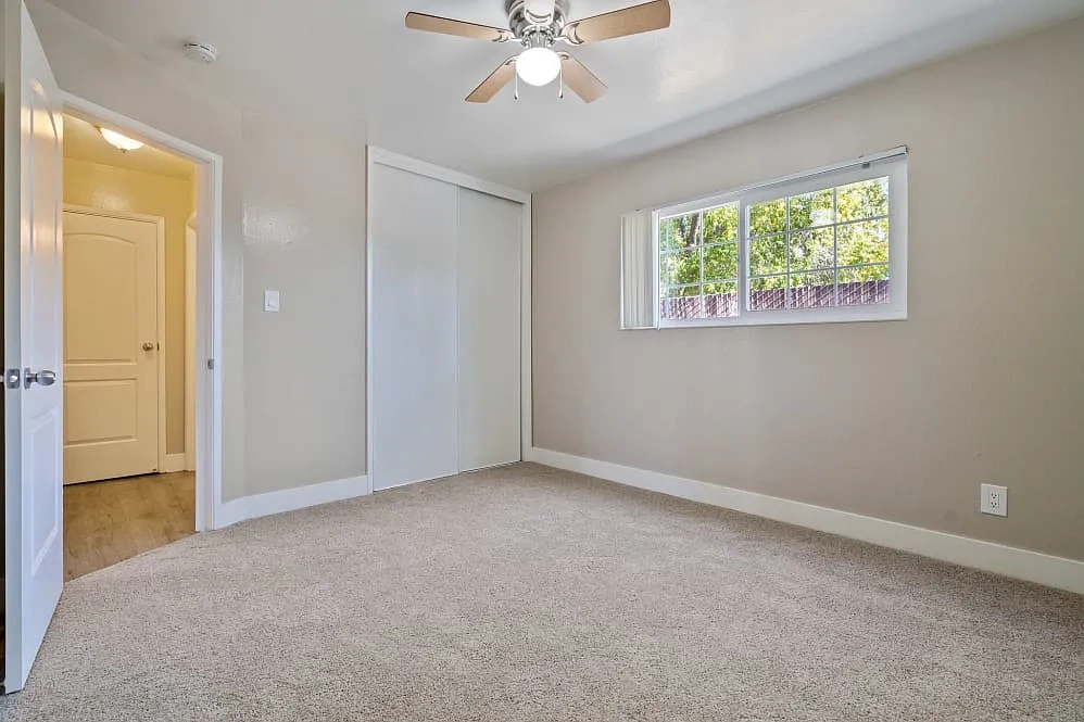 Royal Gardens Apartments – photo 1