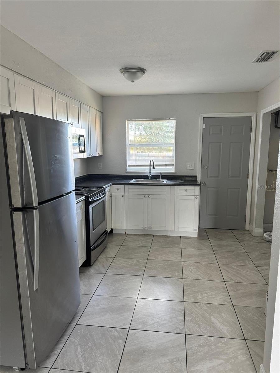1112 Martin St #C – photo 3